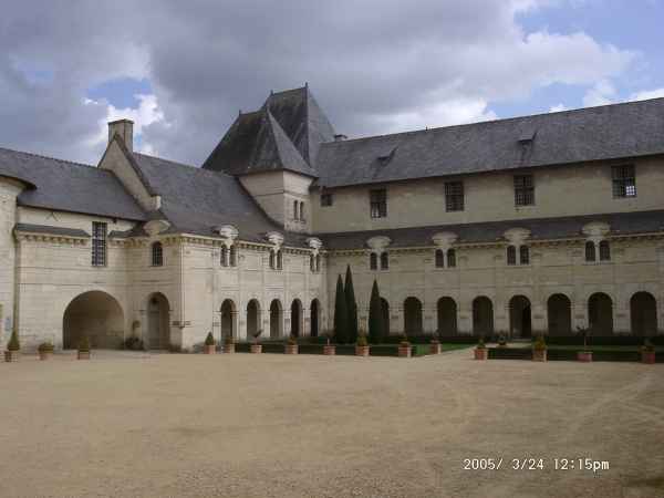 2005 03 24 1215 fontevraud l abbaye 050 