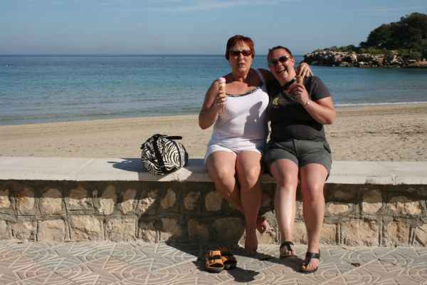 2008 03 12 benidorm benidorm 2008 denise sykes julie waters 050 jpg