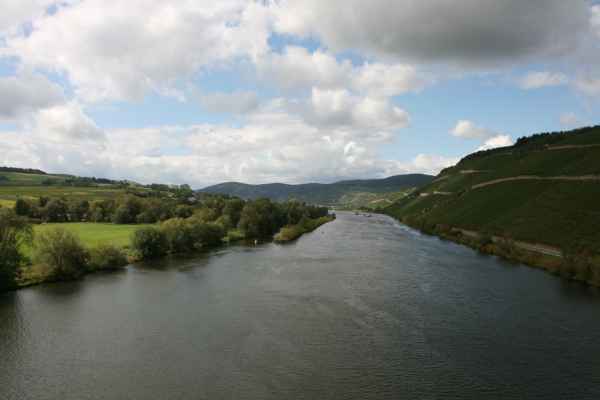 2011 09 05 rhine in flames trip cycling lieser mosel motorhome mulheim mosel 043 jpg
