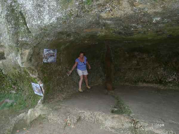 2004 09 03 caves denise sykes dordogne eyzies france goldwing tremolat 2004 walking 099 jpg