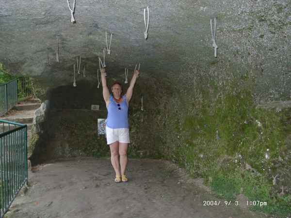 2004 09 03 caves denise sykes dordogne eyzies france goldwing tremolat 2004 walking 100 jpg