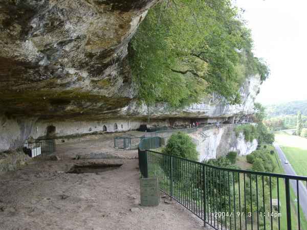 2004 09 03 caves dordogne eyzies france goldwing tremolat 2004 walking 103 jpg