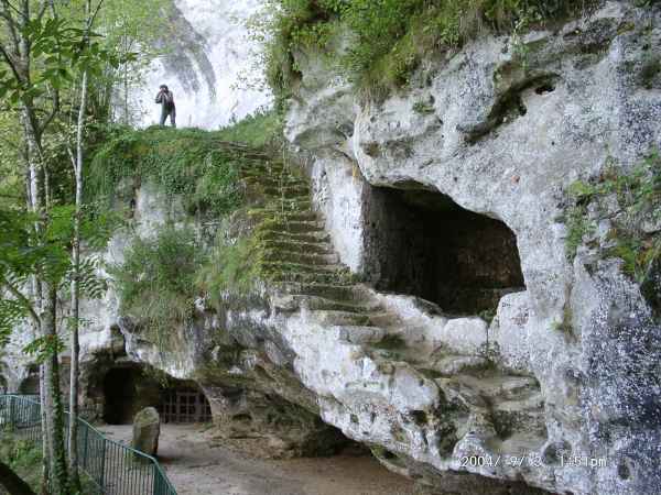 2004 09 03 caves dordogne eyzies france goldwing tremolat 2004 walking 110 jpg