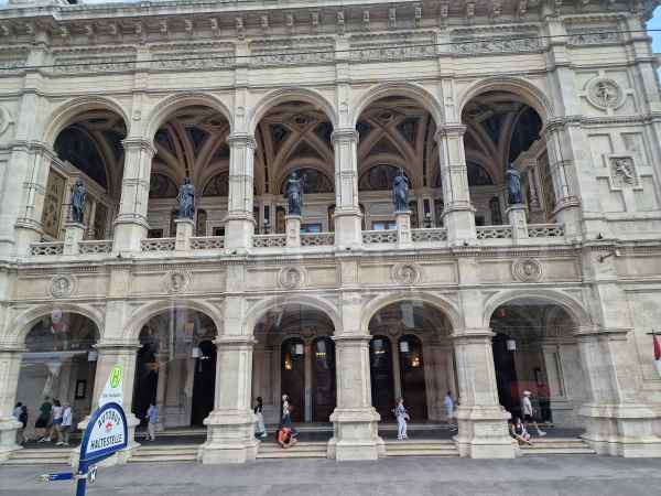 2025 06 30 1002 danube cruise heldenplatz 158  2