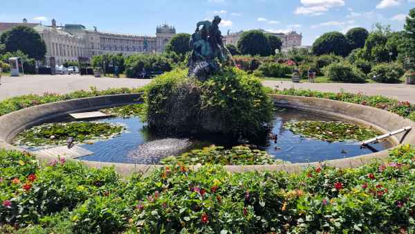 2025 06 30 1033 danube cruise vienna volksgarten 163  2