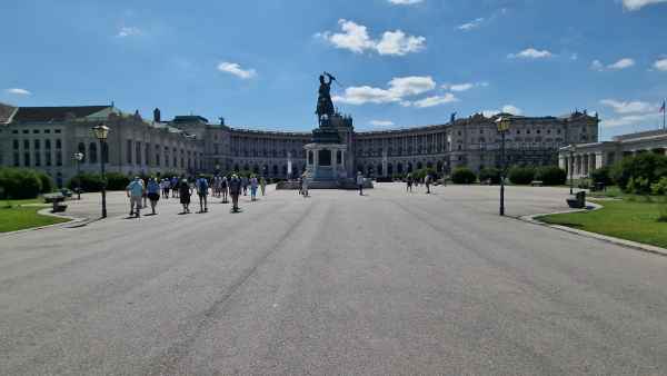 2025 06 30 1036 danube cruise vienna volksgarten 164  2