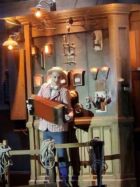  2025 08 09 1646 le mime et l etoile puy du fou 156 